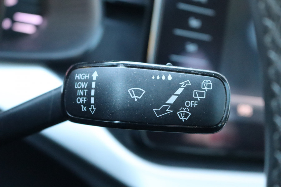 Škoda SCALA 116PK TSI Automaat Business Ed. Matrix-LED/Trekhaak/Pano-dak/Stoelverwarming/Navigatie