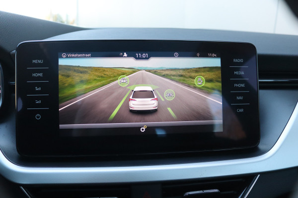 Škoda SCALA 116PK TSI Automaat Business Ed. Matrix-LED/Trekhaak/Pano-dak/Stoelverwarming/Navigatie