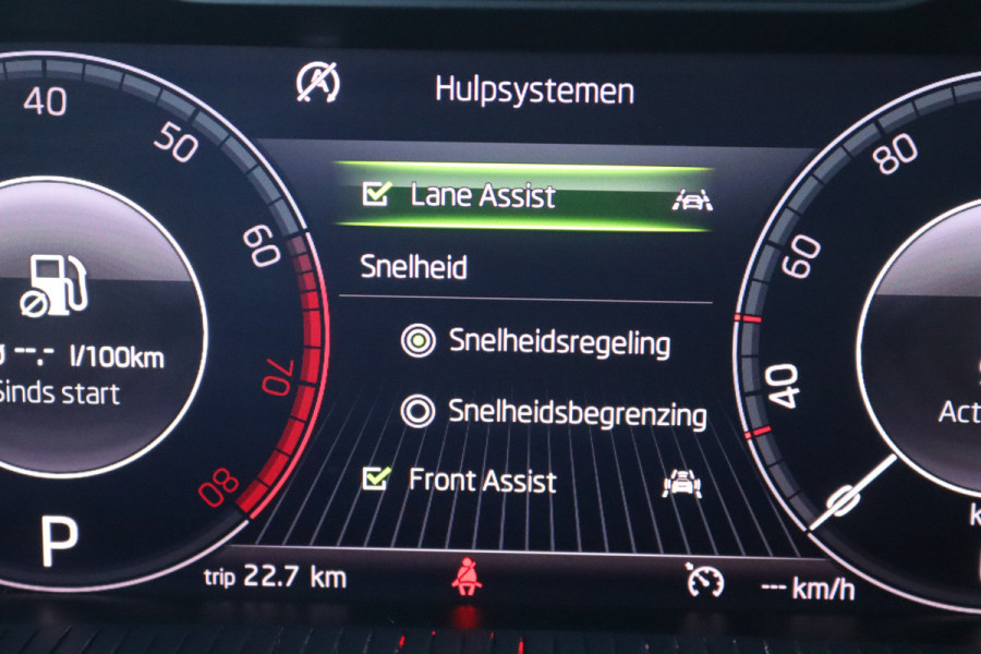 Škoda SCALA 116PK TSI Automaat Business Ed. Matrix-LED/Trekhaak/Pano-dak/Stoelverwarming/Navigatie