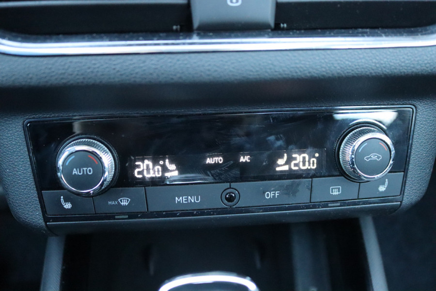 Škoda SCALA 116PK TSI Automaat Business Ed. Matrix-LED/Trekhaak/Pano-dak/Stoelverwarming/Navigatie