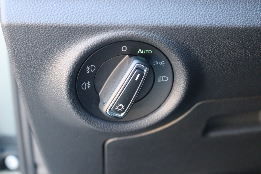 Škoda SCALA 116PK TSI Automaat Business Ed. Matrix-LED/Trekhaak/Pano-dak/Stoelverwarming/Navigatie