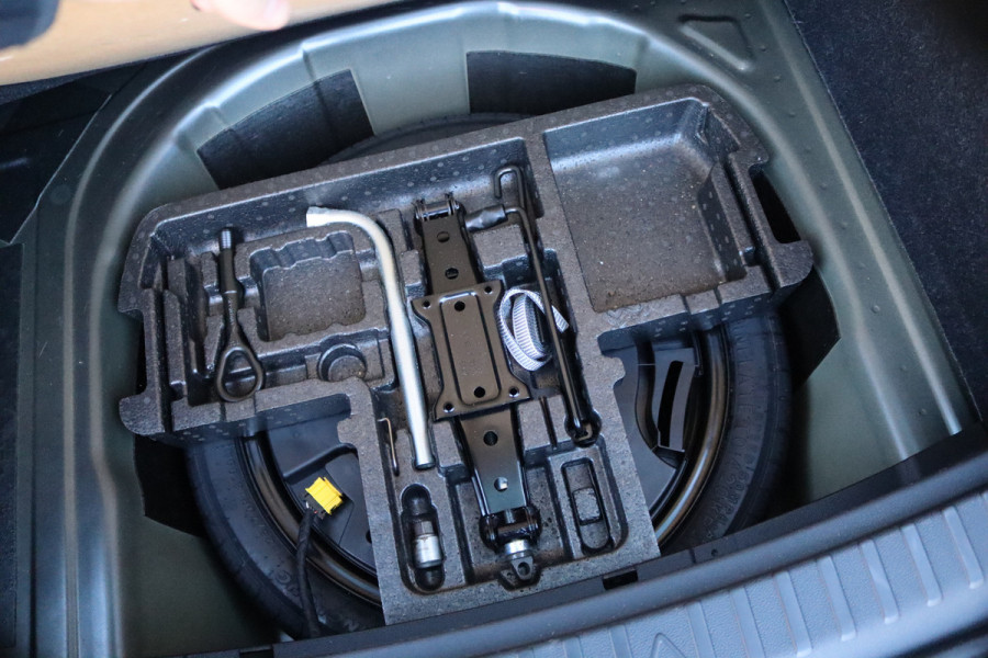 Škoda SCALA 116PK TSI Automaat Business Ed. Matrix-LED/Trekhaak/Pano-dak/Stoelverwarming/Navigatie