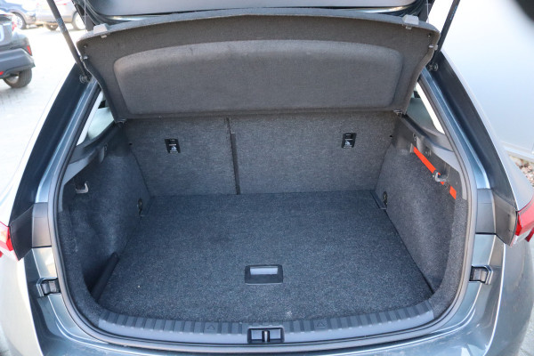 Škoda SCALA 116PK TSI Automaat Business Ed. Matrix-LED/Trekhaak/Pano-dak/Stoelverwarming/Navigatie