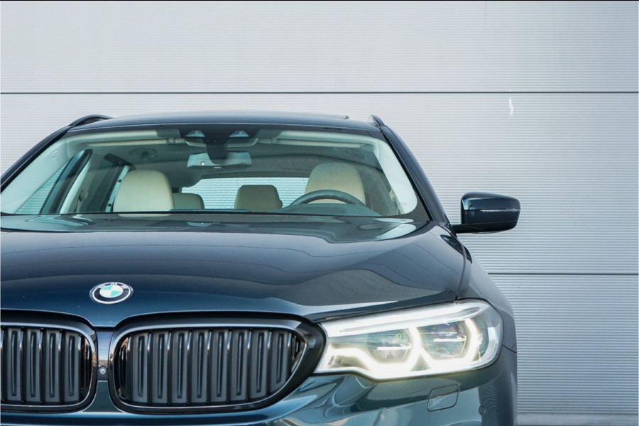 BMW 5 Serie Touring 540i xDrive High Ex M-Sport Speciale Kleur Stoelvent H/K 360° 20"