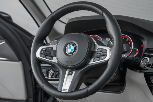 BMW 5 Serie Touring 540i xDrive High Ex M-Sport Speciale Kleur Stoelvent H/K 360° 20"