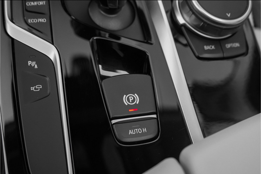 BMW 5 Serie Touring 540i xDrive High Ex M-Sport Speciale Kleur Stoelvent H/K 360° 20"