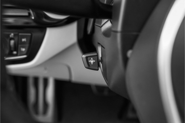 BMW 5 Serie Touring 540i xDrive High Ex M-Sport Speciale Kleur Stoelvent H/K 360° 20"