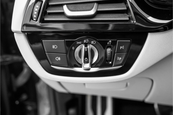 BMW 5 Serie Touring 540i xDrive High Ex M-Sport Speciale Kleur Stoelvent H/K 360° 20"