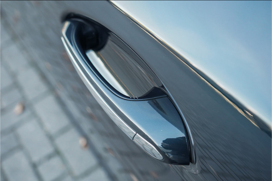 BMW 5 Serie Touring 540i xDrive High Ex M-Sport Speciale Kleur Stoelvent H/K 360° 20"