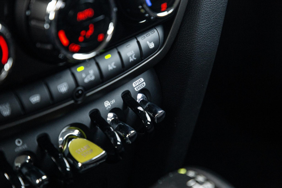 MINI Countryman 1.5 Cooper S E ALL4 Essential CAMERA / NAVI / CARPLAY / AIRCO / ZWART / STOELVERWARMING