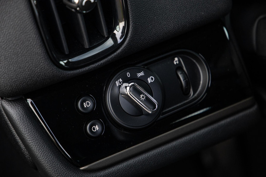 MINI Countryman 1.5 Cooper S E ALL4 Essential CAMERA / NAVI / CARPLAY / AIRCO / ZWART / STOELVERWARMING