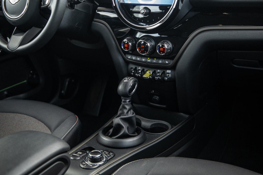MINI Countryman 1.5 Cooper S E ALL4 Essential CAMERA / NAVI / CARPLAY / AIRCO / ZWART / STOELVERWARMING
