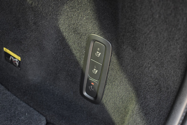 Volvo XC60 T8 AWD 390PK Plug-in Hybrid Inscription | Trekhaak | Panodak | Stoel-Stuur verwarming | ACC | All season |