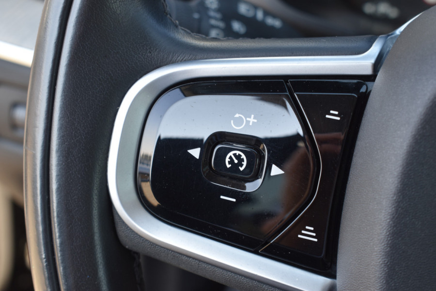 Volvo XC60 T8 AWD 390PK Plug-in Hybrid Inscription | Trekhaak | Panodak | Stoel-Stuur verwarming | ACC | All season |