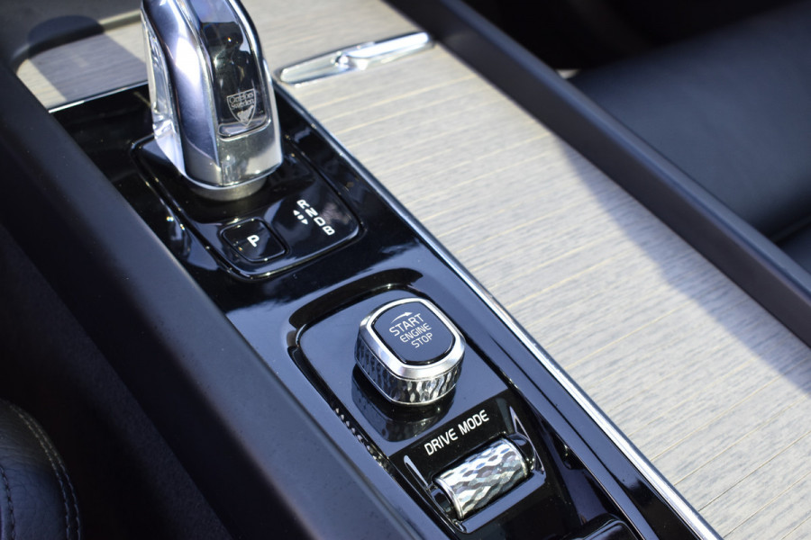 Volvo XC60 T8 AWD 390PK Plug-in Hybrid Inscription | Trekhaak | Panodak | Stoel-Stuur verwarming | ACC | All season |