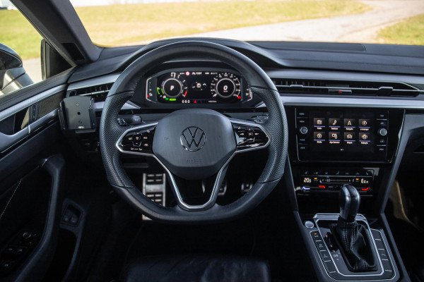 Volkswagen Arteon 1.4 TSI eHybrid R-Line Business CARPLAY / LEER / CAMERA / MEMMORY / LED / STOELVERWARMING