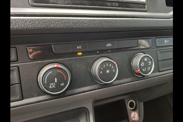 Volkswagen Crafter 35 2.0 TDI L3H3 Highline AUTOMAAT / STANDKACHEL / TREKHAAK / CARPLAY / NAVI