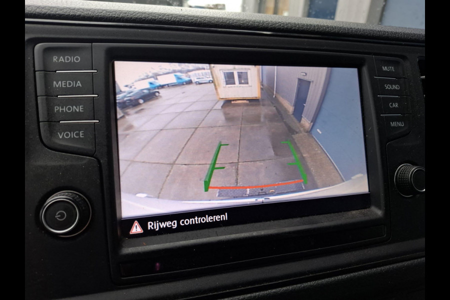 Volkswagen Crafter 35 2.0 TDI L3H3 Highline AUTOMAAT / STANDKACHEL / TREKHAAK / CARPLAY / NAVI