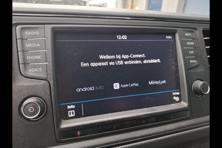 Volkswagen Crafter 35 2.0 TDI L3H3 Highline AUTOMAAT / STANDKACHEL / TREKHAAK / CARPLAY / NAVI
