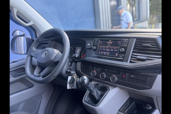 Volkswagen Transporter 2.0 TDI L2H1 30 Comfortline AIRCO / CRUISE CONTROLE / NAVI / CARPLAY / VERLAAGD
