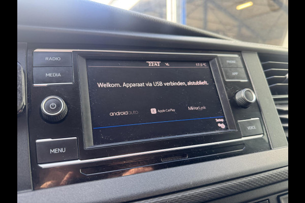 Volkswagen Transporter 2.0 TDI L2H1 30 Comfortline AIRCO / CRUISE CONTROLE / NAVI / CARPLAY / VERLAAGD