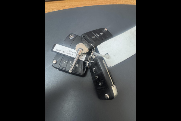 Volkswagen Transporter 2.0 TDI L2H1 30 Comfortline AIRCO / CRUISE CONTROLE / NAVI / CARPLAY / VERLAAGD