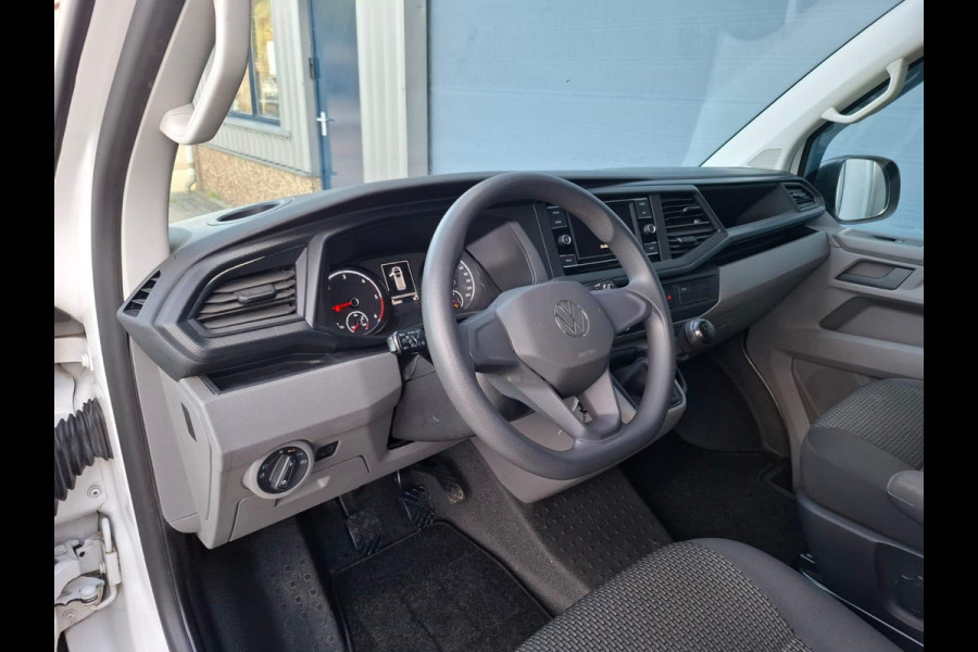 Volkswagen Transporter 2.0 TDI L2H1 30 DC VERLAAGD / SPOILERS IN KLEUR / AIRCO / CRUISE /  DUBBEL CABINE