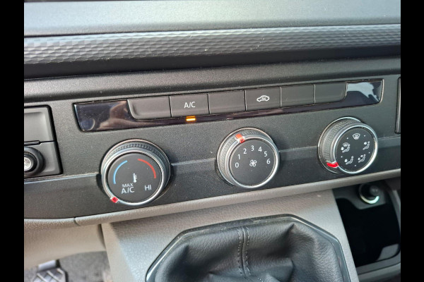 Volkswagen Transporter 2.0 TDI L2H1 30 DC VERLAAGD / SPOILERS IN KLEUR / AIRCO / CRUISE /  DUBBEL CABINE