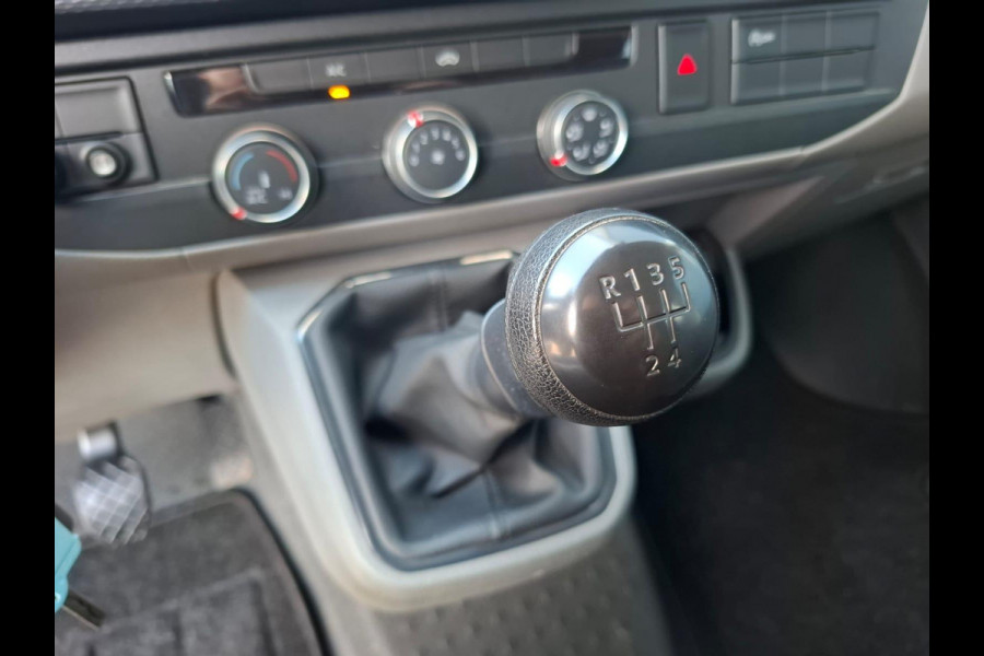 Volkswagen Transporter 2.0 TDI L2H1 30 DC VERLAAGD / SPOILERS IN KLEUR / AIRCO / CRUISE /  DUBBEL CABINE