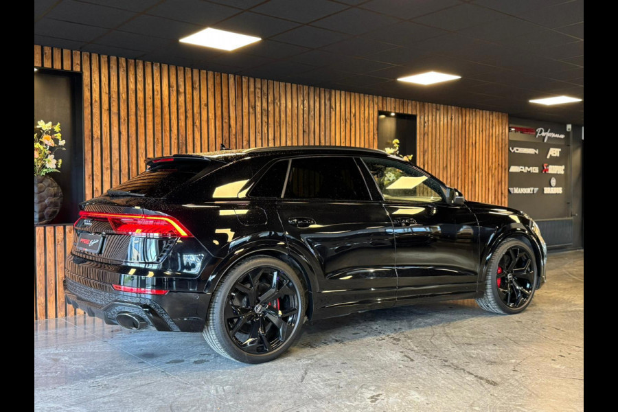 Audi Q8 4.0 TFSI RSQ8 quattro / Keramisch / Softclose / HUD / Stuurverwarming / B&O / Memory