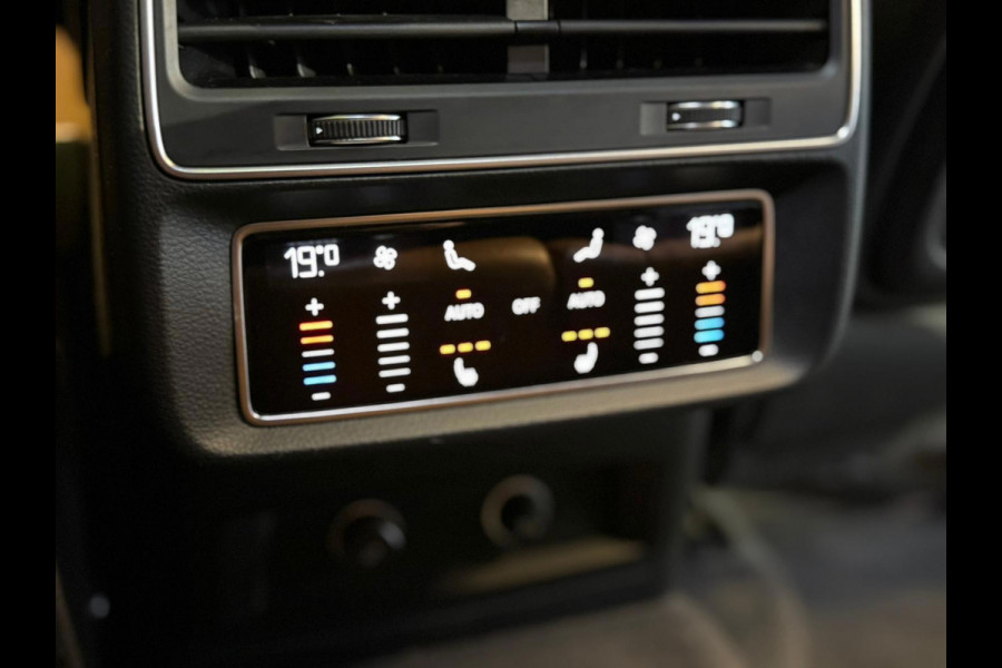 Audi Q8 4.0 TFSI RSQ8 quattro / Keramisch / Softclose / HUD / Stuurverwarming / B&O / Memory