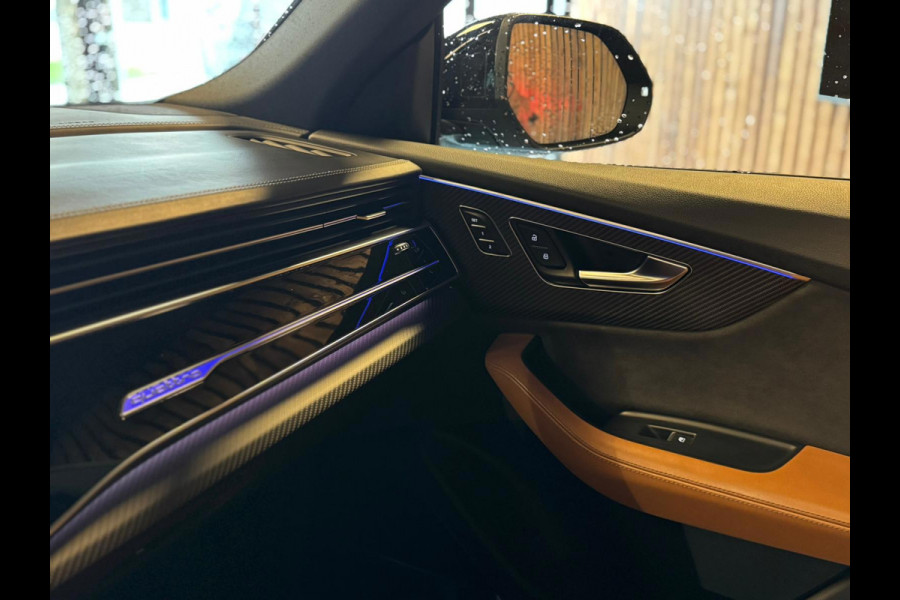 Audi Q8 4.0 TFSI RSQ8 quattro / Keramisch / Softclose / HUD / Stuurverwarming / B&O / Memory