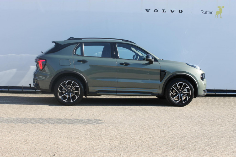 Lynk & Co 01 276PK Automaat Core / Adaptieve cruise control / Stoel - en stuurwielverarming / Parkeersensoren met camera / Apple carplay / Trekhaak / Metallic lak / 19" lichtmetalen velgen