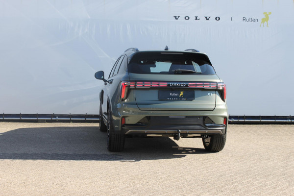 Lynk & Co 01 276PK Automaat Core / Adaptieve cruise control / Stoel - en stuurwielverarming / Parkeersensoren met camera / Apple carplay / Trekhaak / Metallic lak / 19" lichtmetalen velgen