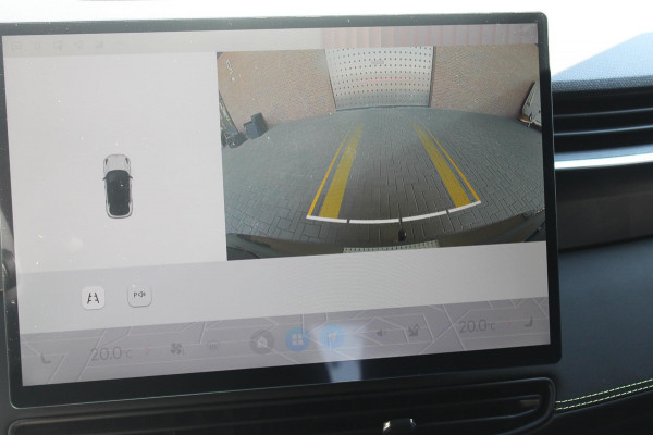 Lynk & Co 01 276PK Automaat Core / Adaptieve cruise control / Stoel - en stuurwielverarming / Parkeersensoren met camera / Apple carplay / Trekhaak / Metallic lak / 19" lichtmetalen velgen