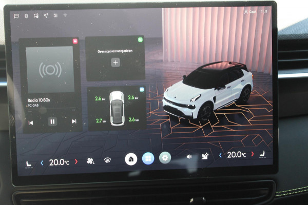 Lynk & Co 01 276PK Automaat Core / Adaptieve cruise control / Stoel - en stuurwielverarming / Parkeersensoren met camera / Apple carplay / Trekhaak / Metallic lak / 19" lichtmetalen velgen