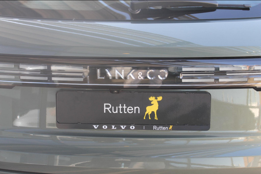 Lynk & Co 01 276PK Automaat Core / Adaptieve cruise control / Stoel - en stuurwielverarming / Parkeersensoren met camera / Apple carplay / Trekhaak / Metallic lak / 19" lichtmetalen velgen