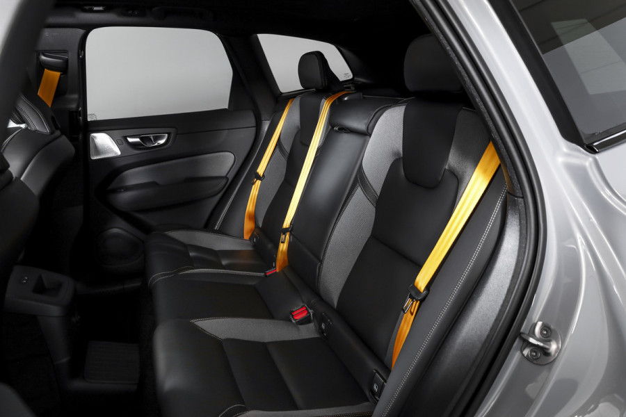 Volvo XC60 2.0 T8 Plug-in-hybrid AWD Polestar Engineered - Facelift MY26 | Bowers & Wilkins | Dig.Cockpit | Adapt.Cruise | Stoel+-Stuurverw. | PDC | 360 Camera | NAV + App.Connect + NAV | ECC | LM 22" | 0253