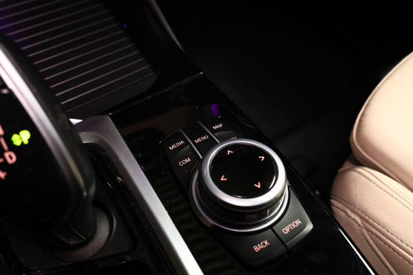 BMW X3 xDrive20d AUT Executive PANO LEDER NAV FULL-LED PDC "18