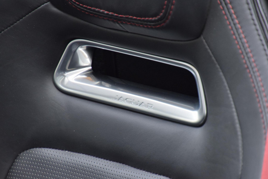 Jaguar F-Type 2.0T Chequered Flag