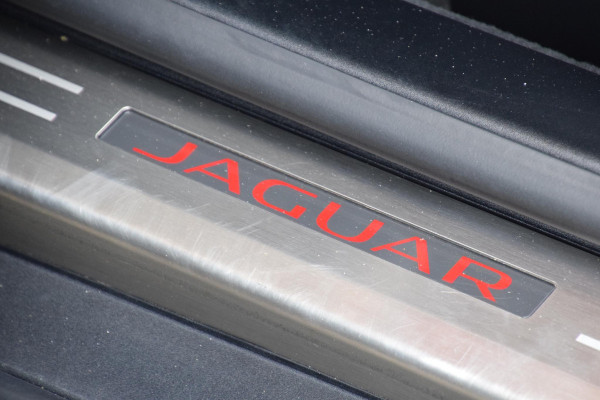 Jaguar F-Type 2.0T Chequered Flag