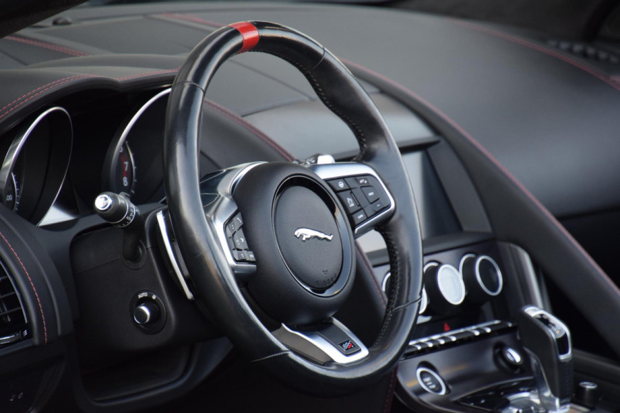 Jaguar F-Type 2.0T Chequered Flag