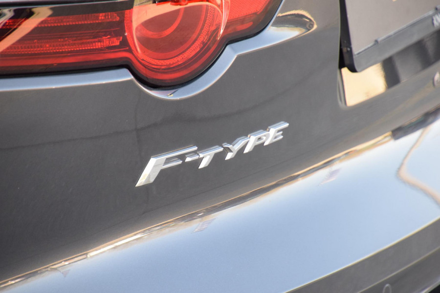 Jaguar F-Type 2.0T Chequered Flag