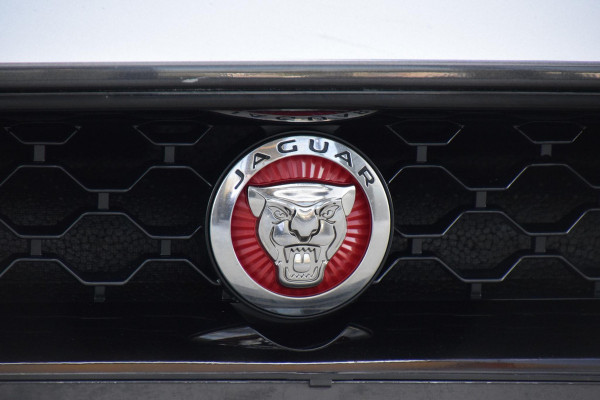 Jaguar F-Type 2.0T Chequered Flag