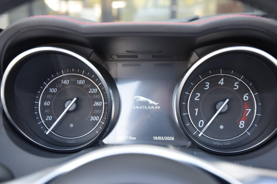 Jaguar F-Type 2.0T Chequered Flag