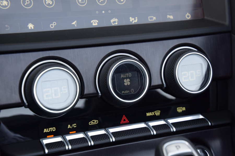 Jaguar F-Type 2.0T Chequered Flag