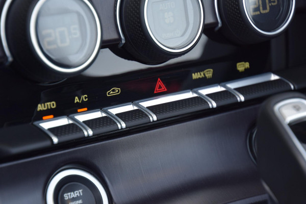 Jaguar F-Type 2.0T Chequered Flag