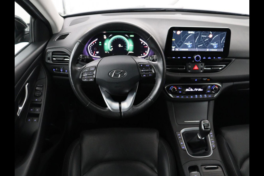 Hyundai i30 1.5 T-GDi MHEV Premium | Stoelventilatie | Leder | Trekhaak | Camera | Carplay | Stoelverwarming | Keyless | Full LED | Navigatie | Cruise control | Dodehoek detectie | Climate control