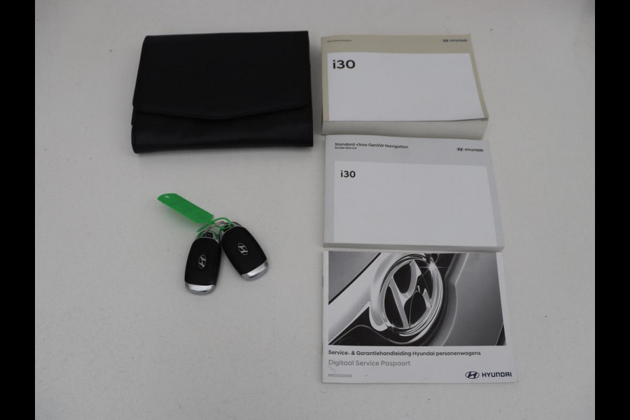 Hyundai i30 1.5 T-GDi MHEV Premium | Stoelventilatie | Leder | Trekhaak | Camera | Carplay | Stoelverwarming | Keyless | Full LED | Navigatie | Cruise control | Dodehoek detectie | Climate control