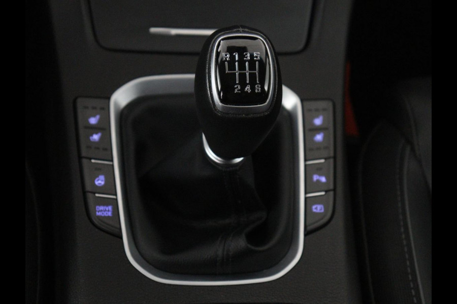 Hyundai i30 1.5 T-GDi MHEV Premium | Stoelventilatie | Leder | Trekhaak | Camera | Carplay | Stoelverwarming | Keyless | Full LED | Navigatie | Cruise control | Dodehoek detectie | Climate control
